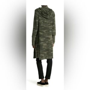 LONG CARDIGAN
SIZE MEDIUM
WORN ONCE
WASHED TWICE